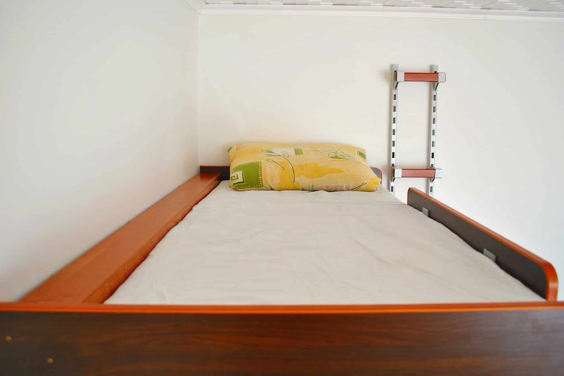 łóżko na antresoli SimpleFly - łózko lewitujące młodzieżowe